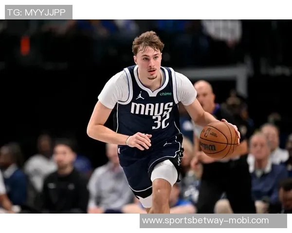 克莱首次替补迎战独行侠拉塞尔首发弗拉格重回三号位调整阵容